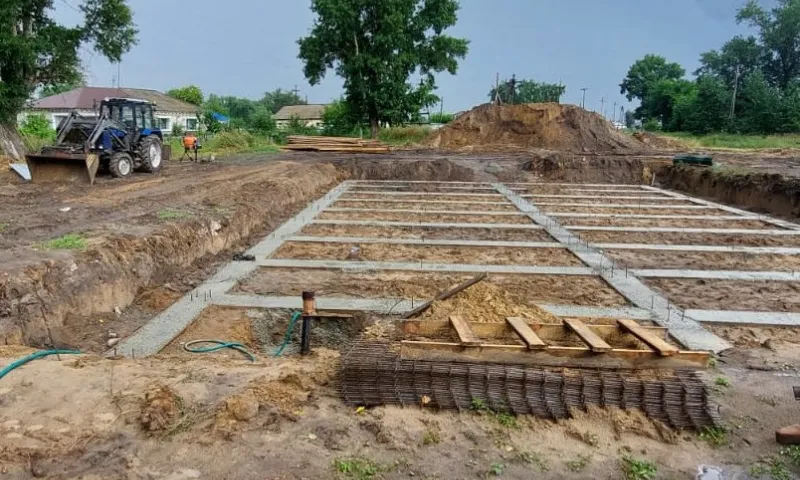 В алтайском селе Новоильинка строят амбулаторию
