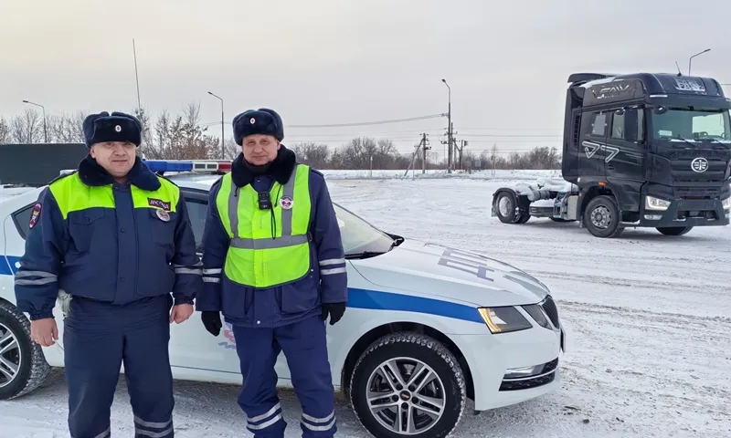 5 часов на трассе: алтайские полицейские помогли замерзающему водителю