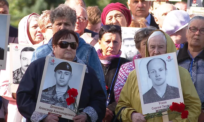 Память погибших в горячих точках солдат почтили в Барнауле