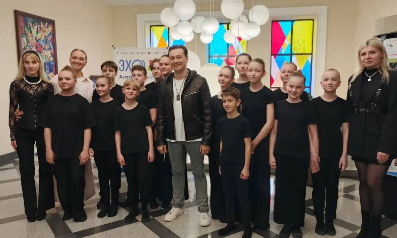 Сергей Безруков прибыл в Барнаул