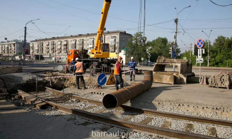 Глава Барнаула провёл выездное совещание по теме реконструкции путепровода на проспекте Ленина