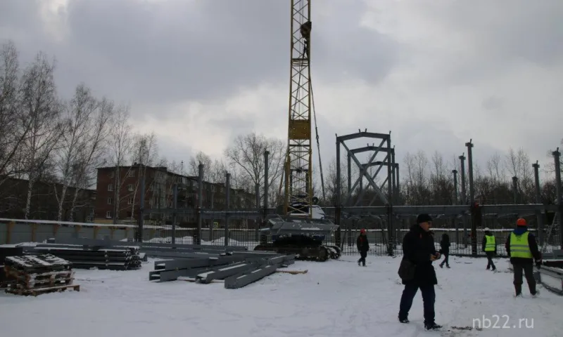В Бийске продолжается строительство ледового дворца с учётом роста цен на стройматериалы