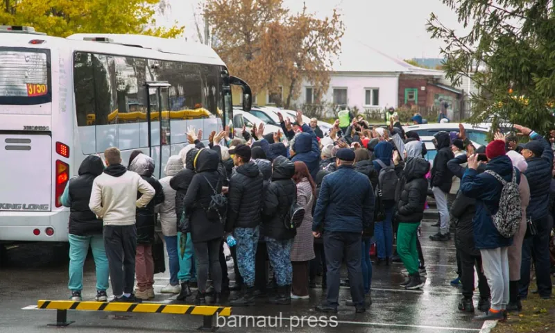 В Барнауле продолжается отправка мобилизованных