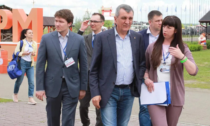 Почётные гости посетили квест-комнату виртуальной реальности «Сталинградская битва» на форуме АТР