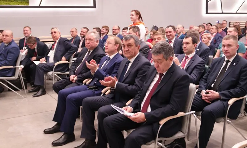 Полпред президента России в СФО Сергей Меняйло заверил предпринимателей в поддержке государства
