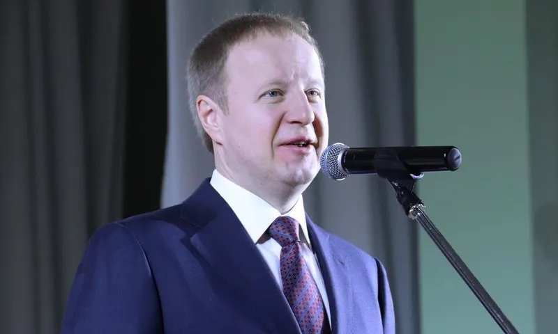 Губернатор Виктор Томенко поздравил сотрудников Алтайкрайстата со столетним юбилеем ведомства
