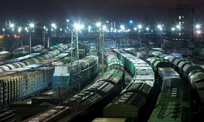 В Алтайском крае товарняк столкнулся с трактором
