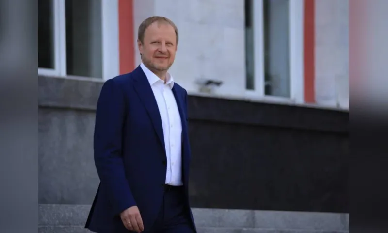 «Россия – это мы!»: губернатор Виктор Томенко поздравил жителей Алтайского края с Днем России