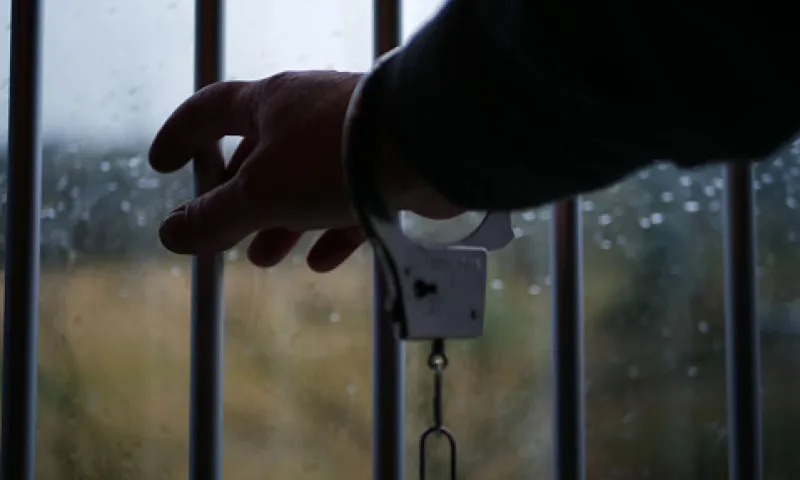 Полицейские задержали мужчину с пакетом марихуаны в Барнауле