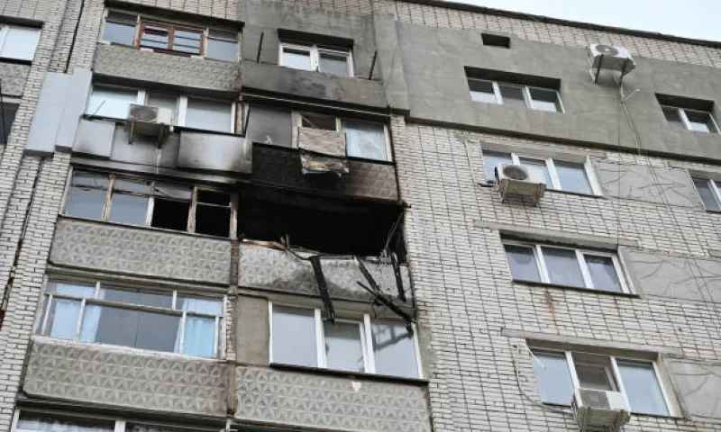 Сотрудники МЧС потушили пожар и спасли пять человек в Барнауле
