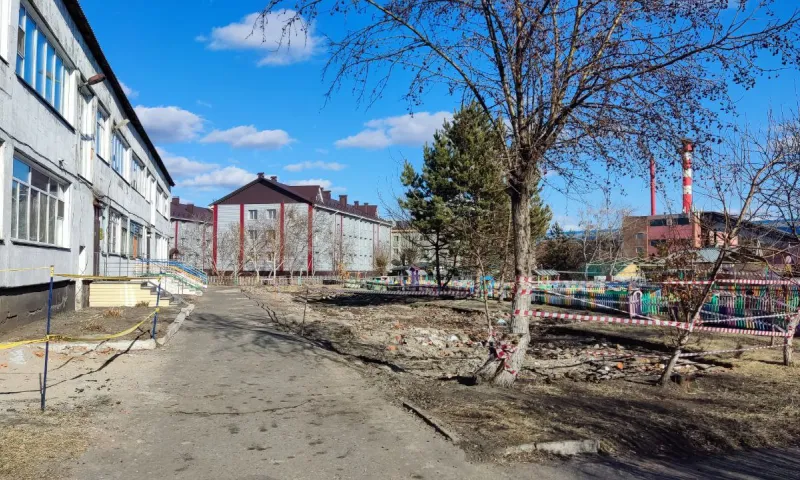 В Камне-на-Оби территория детского сада находится в аварийном состоянии