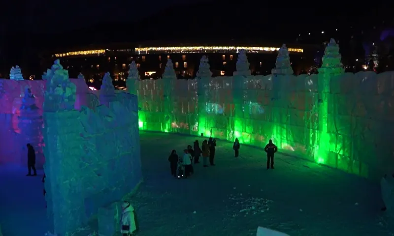 Мультимедийный «Снежный городок» появился на курорте «Манжерок»