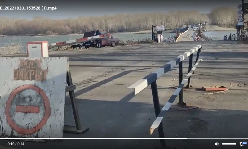 В Бийске из-за сильного ветра закрыт проезд по понтонному мосту