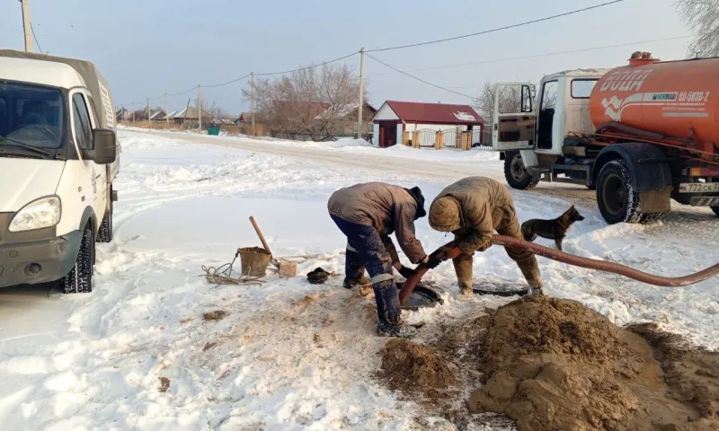 Подключение домов к новому водопроводу начали в райцентре Михайловское