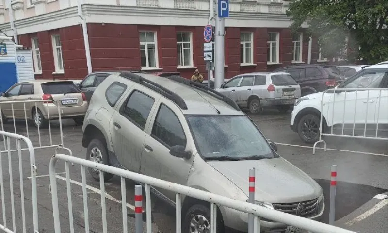 Коммунальные службы приступают к устранению аварии у корпуса Алтайского государственного университета на проспекте Ленина