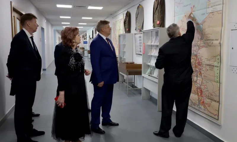 Полпред президента в СФО обсудил с руководителем книгохранилища в ГПНТБ СО РАН перспективы развития библиотеки