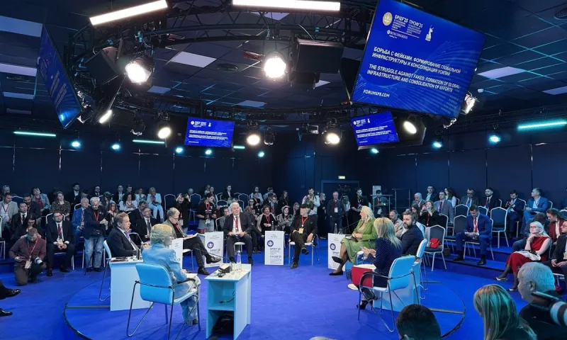 На ПМЭФ–2025 обсудили борьбу с фейками