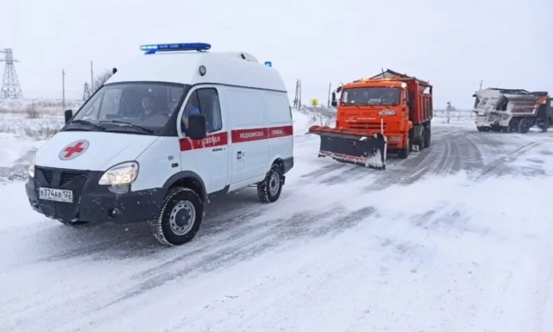 На трассе в Алтайском крае спасатели помогли доставить роженицу в больницу