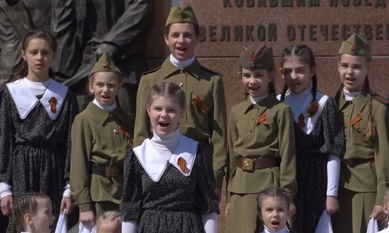 Песню «Катюша» исполнили на площади имени Кири Баева в Барнауле