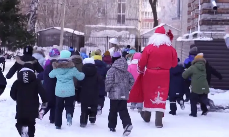 Таинственный новогодний квест провели в барнаульской школе № 53