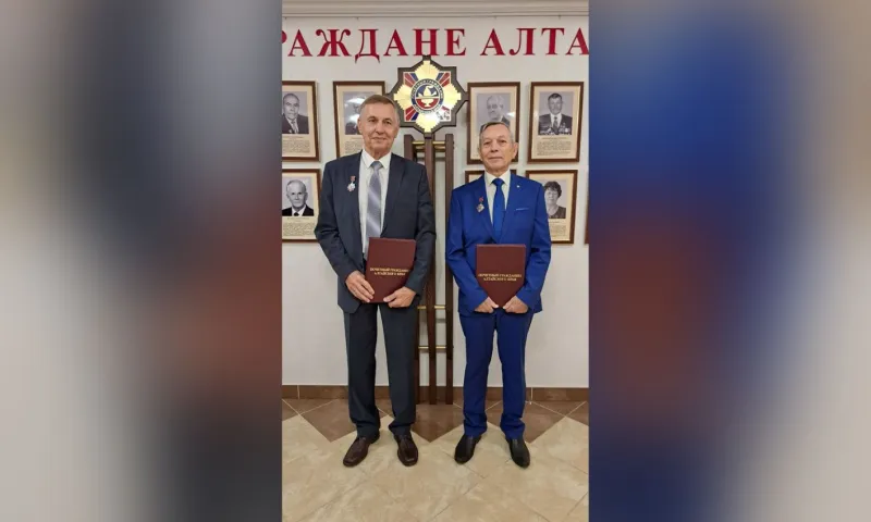Почётных жителей Алтайского края наградили в Барнауле