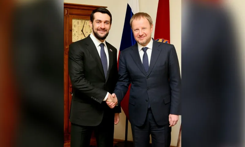 Губернатор края Виктор Томенко провел рабочую встречу с депутатом Государственной Думы от Алтайского края Александром Прокопьевым