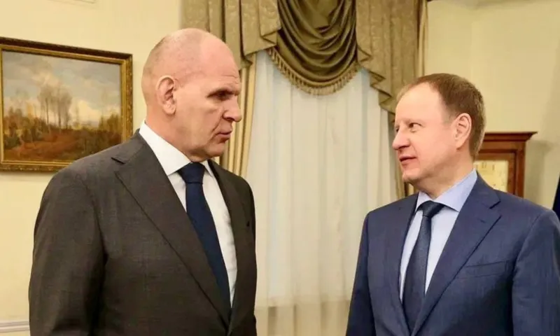 Губернатору Алтайского края вручили нагрудный знак «Отважный» за вклад в укрепление обороноспособности России