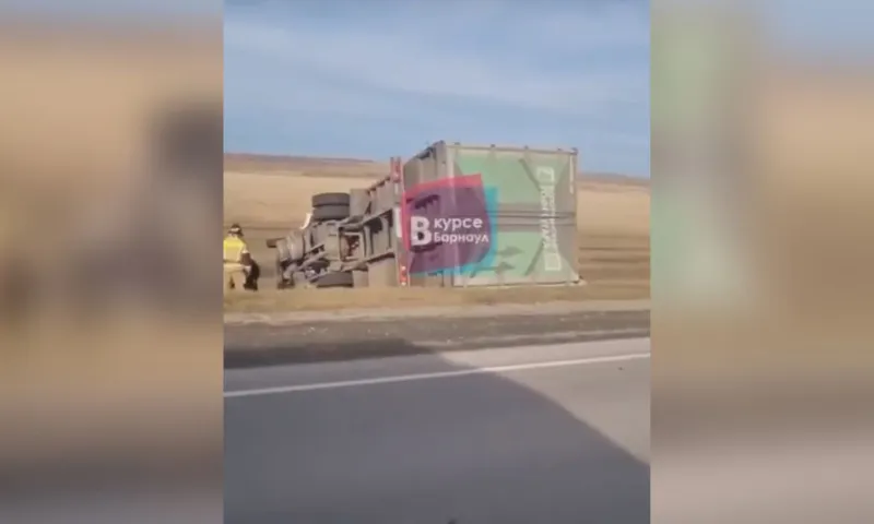 Три автомобиля столкнулись на трассе под Алейском