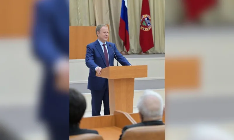 Губернатору Алтайского края Виктору Томенко исполнилось 54 года
