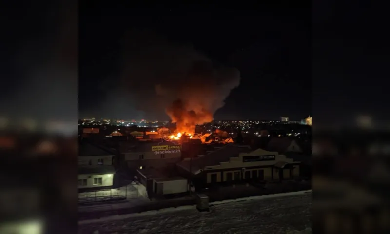 Пожар площадью в 150 квадратных метров произошёл в Барнауле