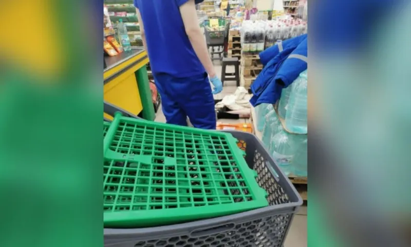 В бийском магазине неожиданно умерла женщина