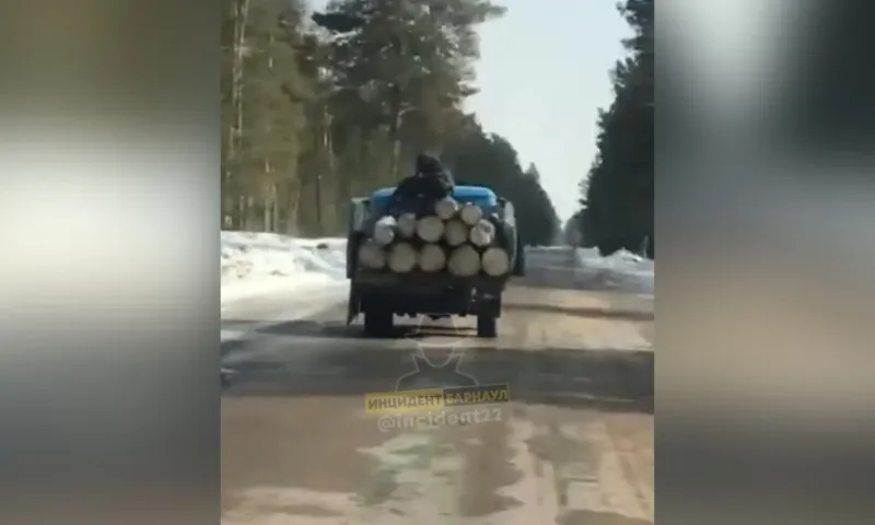 «Пункт назначения по-русски»: очевидец погнался за «чёрными лесорубами» в Алтайском крае