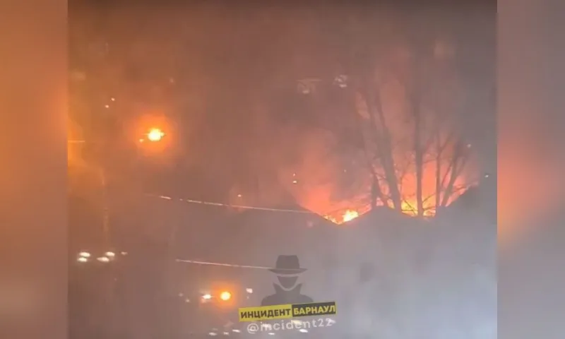 В частном секторе Барнаула произошёл пожар