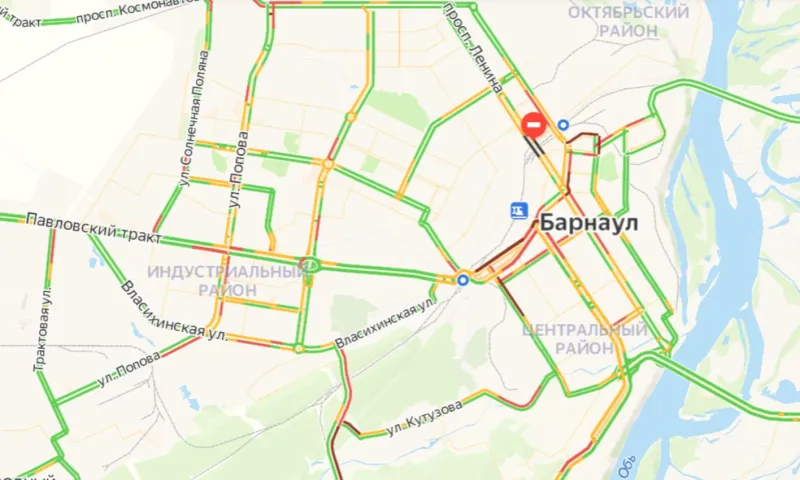 Восьмибалльные пробки сковали барнаульские дороги 15 сентября