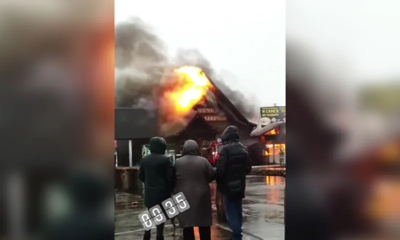 В придорожном кафе Алтайского края произошёл пожар