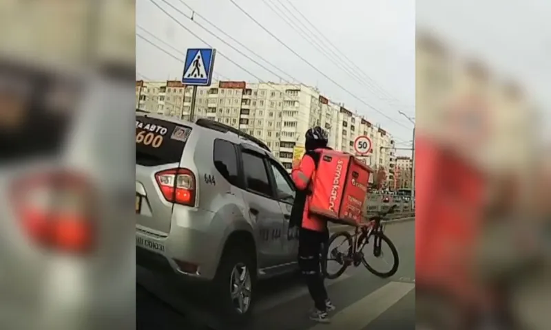 Таксист и курьер: в Барнауле произошло ДТП на пешеходном переходе