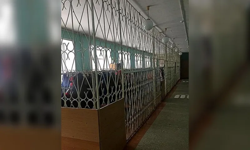 Гардероб обновили в барнаульской школе в рамках поддержки школьных инициатив
