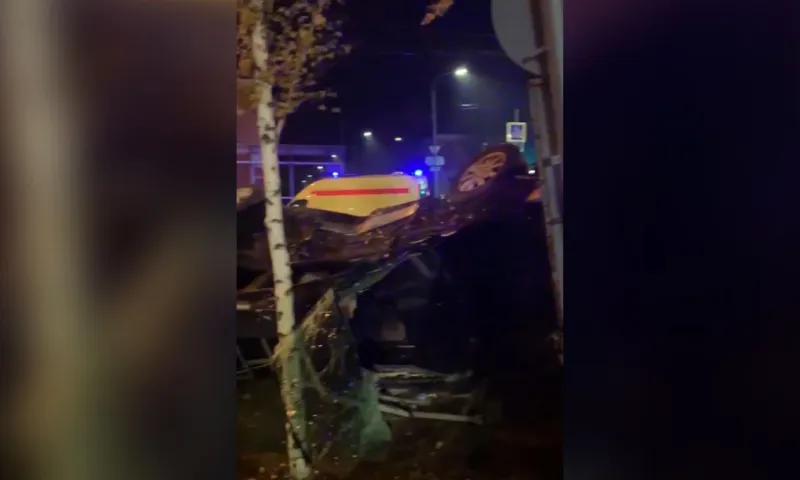 Серьёзное ДТП с участием скорой помощи произошло в Барнауле