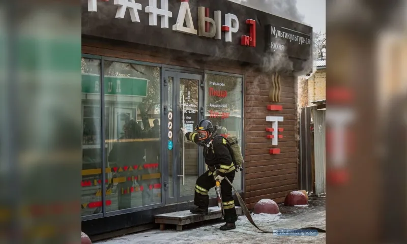 В Барнауле произошёл пожар в ресторане быстрого питания