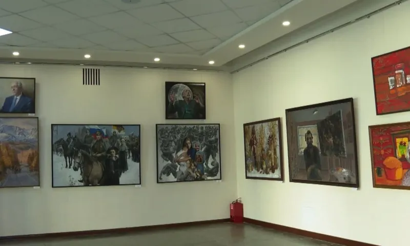 Масштабная художественная выставка «Арт-Алтай» открылась в Барнауле
