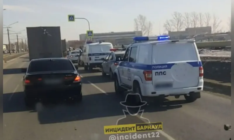 Самосвал сбил женщину на пешеходном переходе в Барнауле