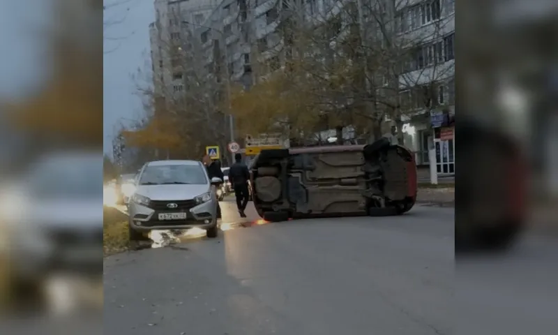 В центре Барнаула перевернулся автомобиль