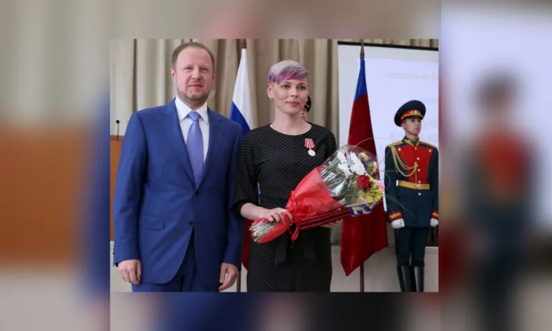 Виктор Томенко в преддверии профессионального праздника вручил государственные и краевые награды медицинским работникам