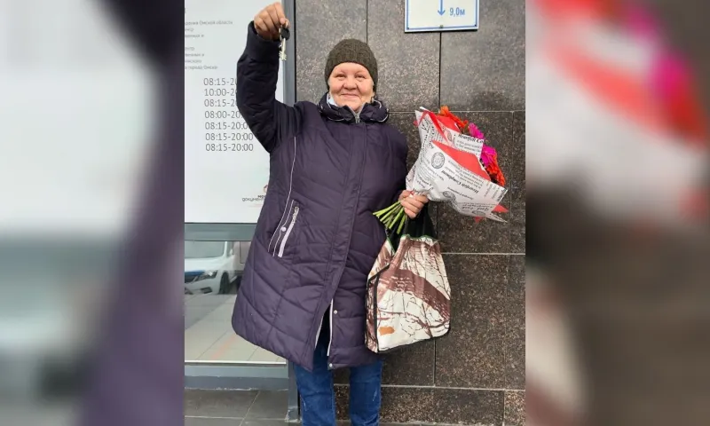 Блогеры купили квартиру прожившей 35 лет в железной бочке сибирячке