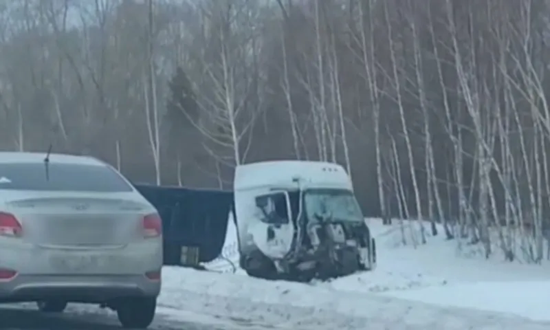 Несколько машин попали в аварию на барнаульской трассе