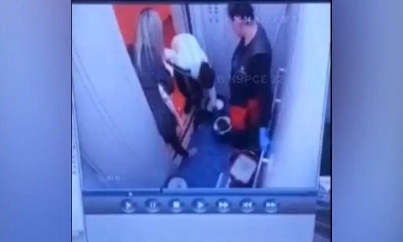 Пьяная парочка напала в лифте на уборщицу в Барнауле 