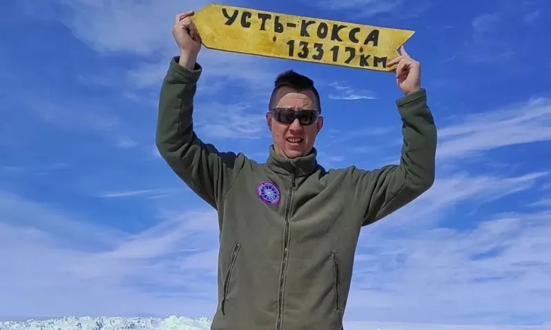 Табличку с названием алтайского села установил уроженец Барнаула в Антарктиде