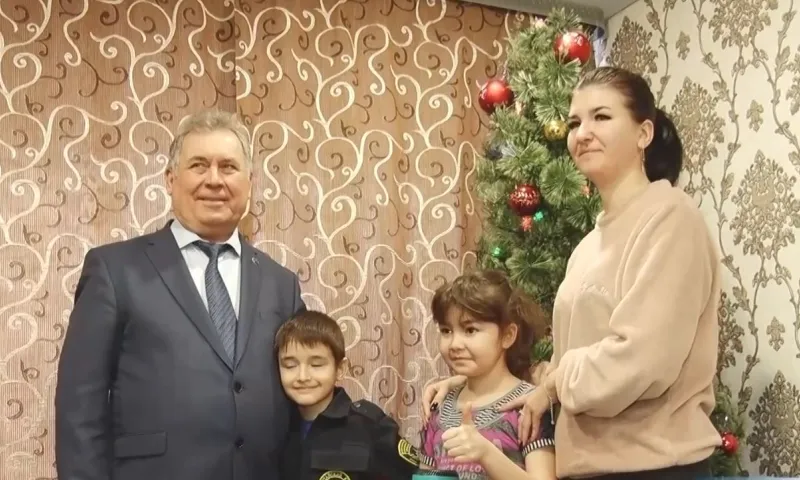 Председатель АКЗС Александр Романенко исполнил новогоднюю мечту детей из Рубцовска