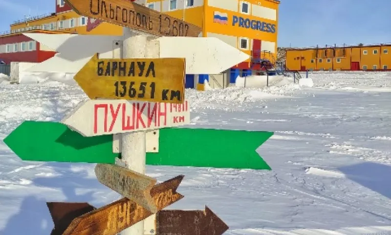 Уроженец Барнаула установил табличку с названием города в Антарктиде