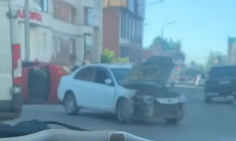 ДТП с переворотом произошло в Барнауле